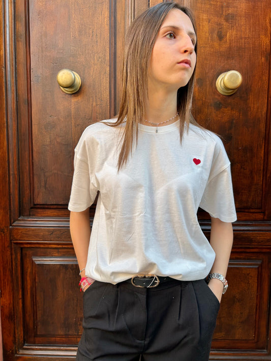 T-shirt cuore ricamato