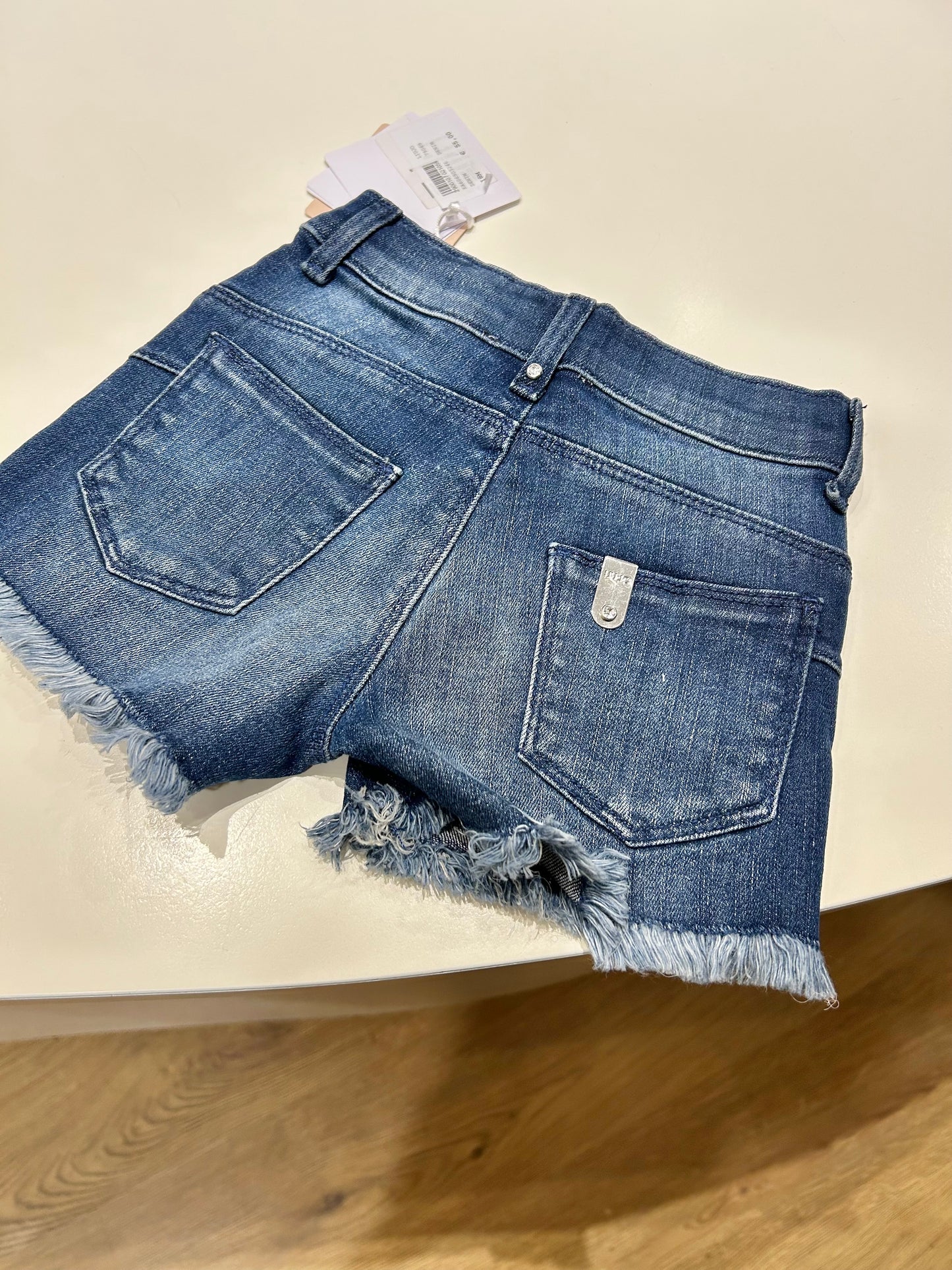 Short denim
