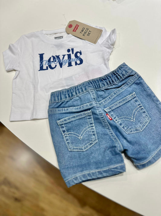 Completo jeans e t-shirt