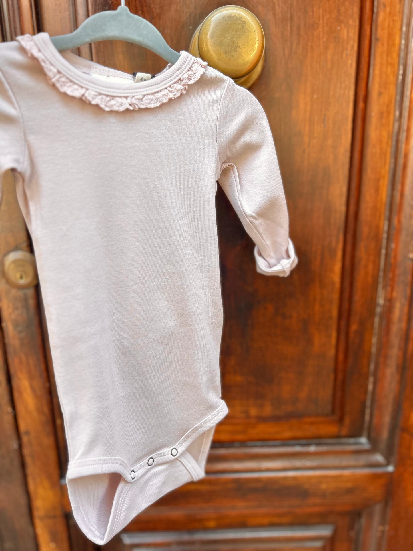 Body con colletto in pizzo
