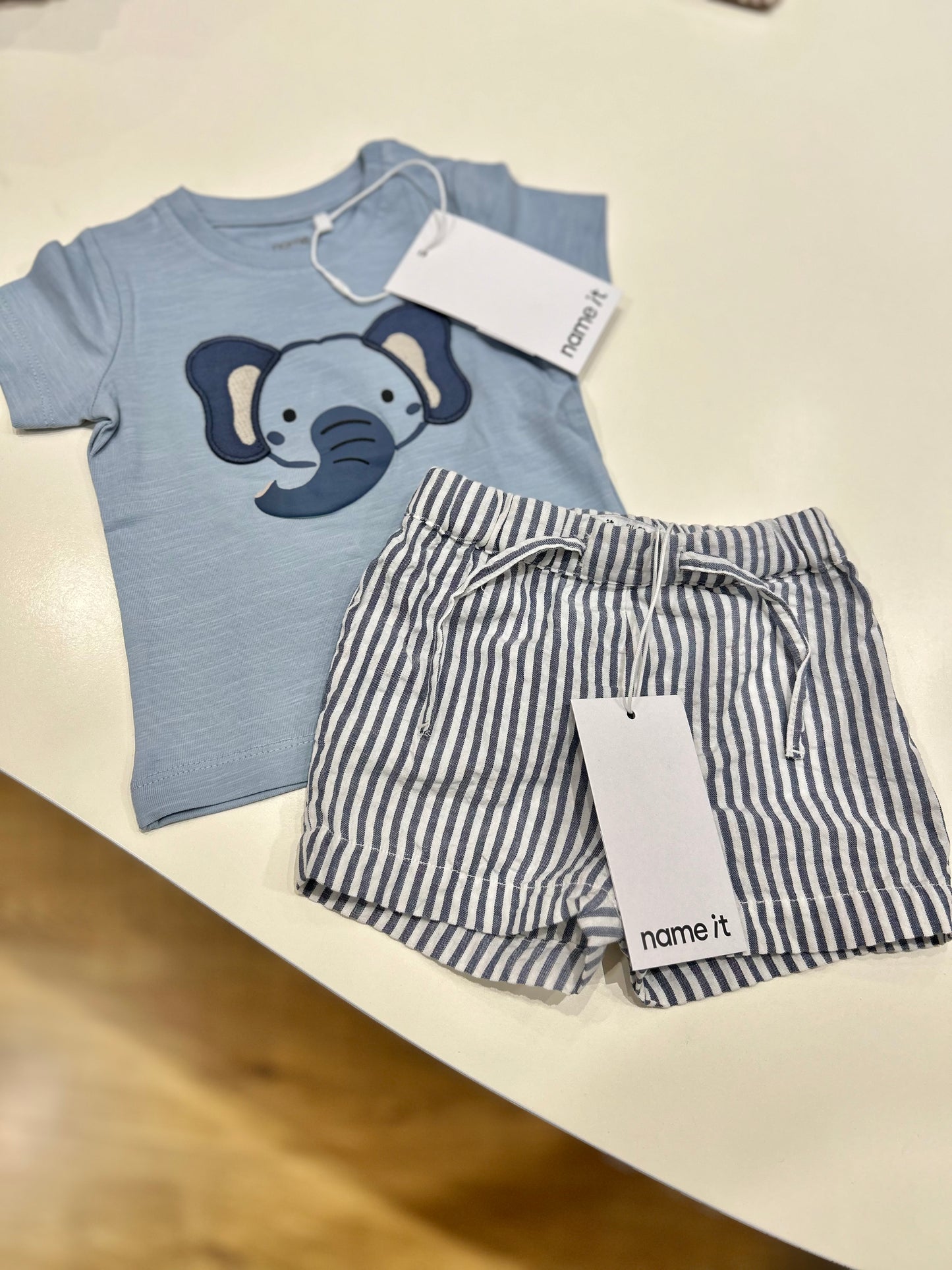 Completo bermuda rigato e t-shirt🦒🐘