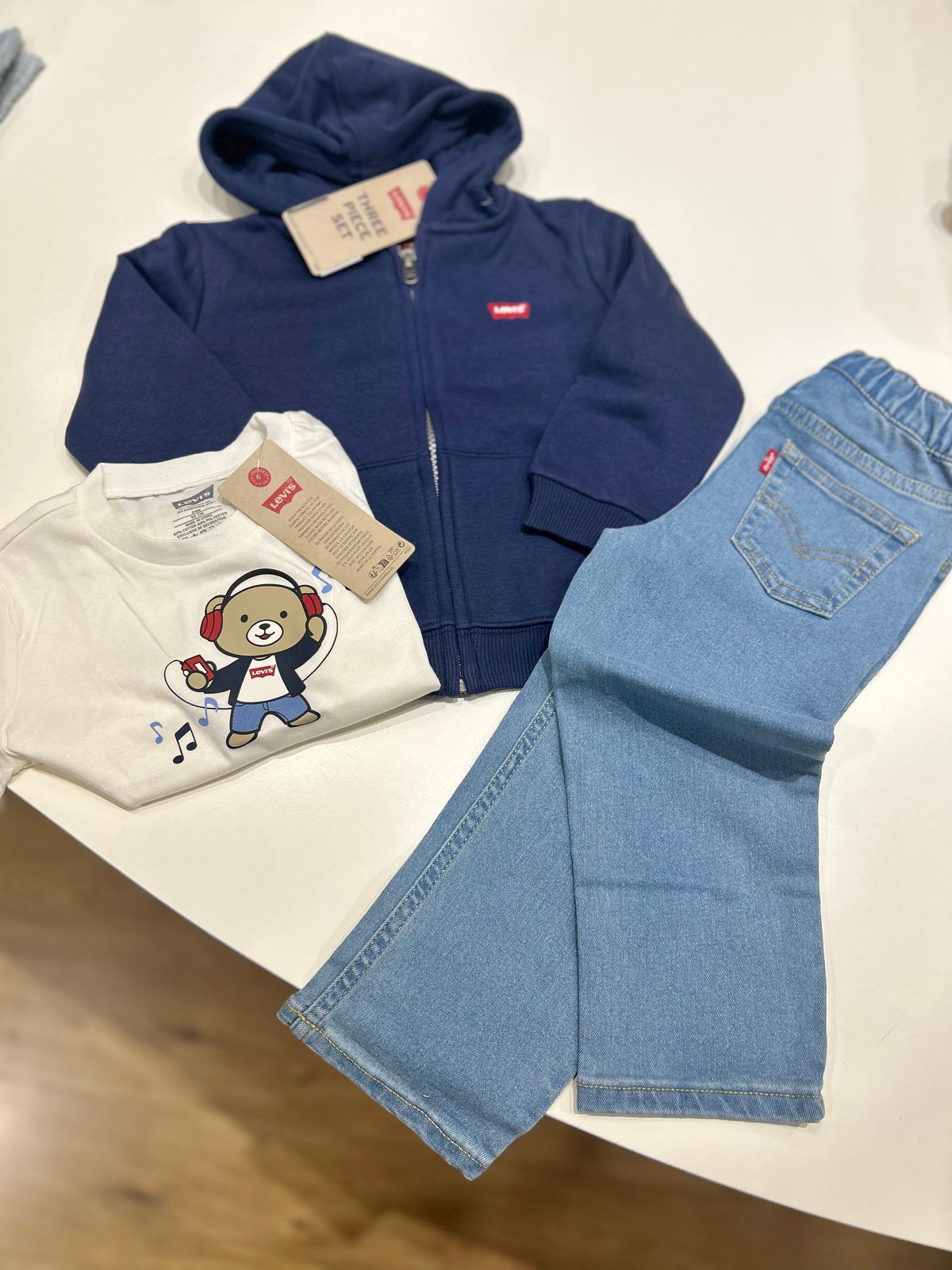 Set felpa t-shirt jeans Levi’s