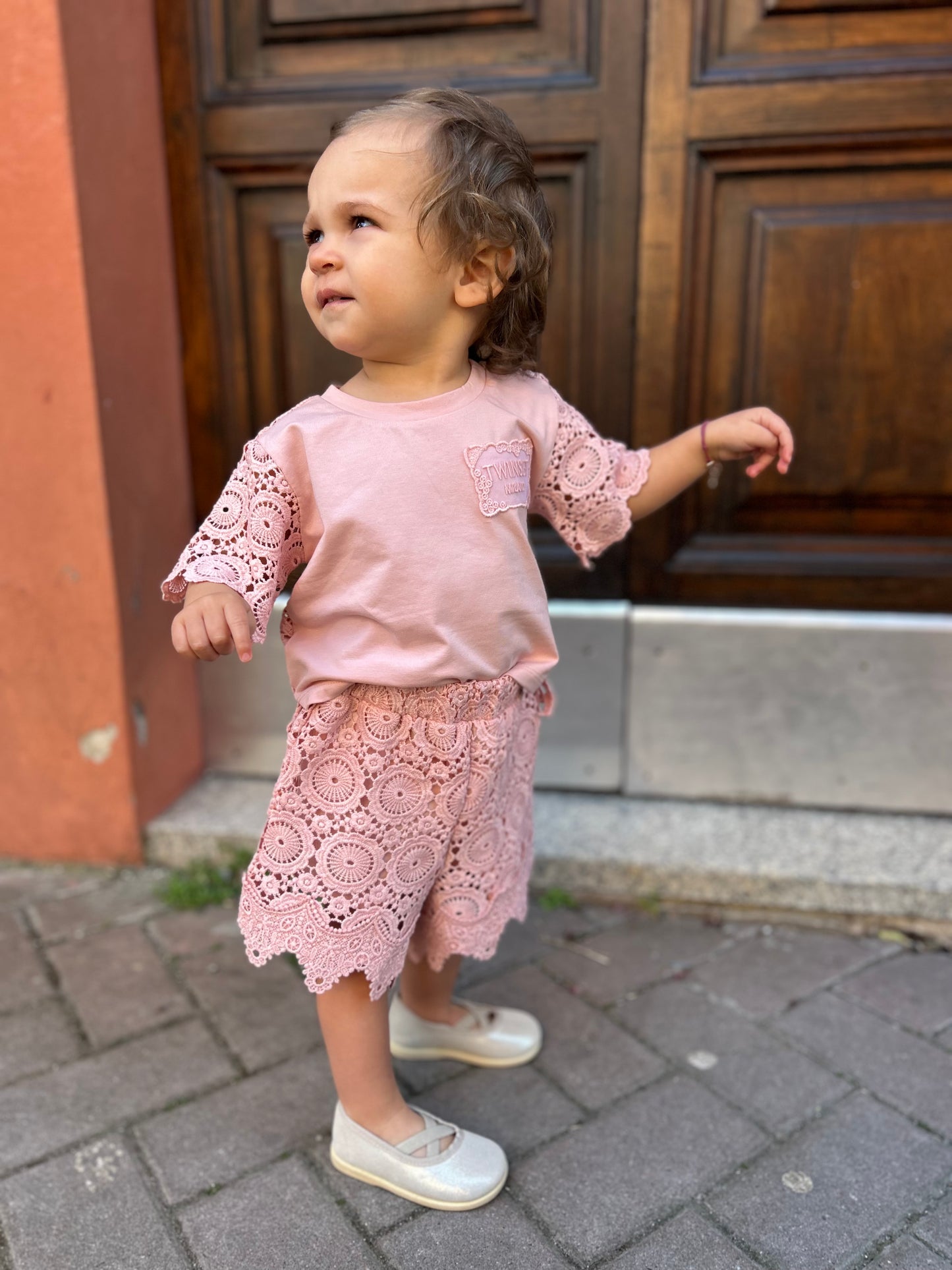 Completo in sangallo rosa