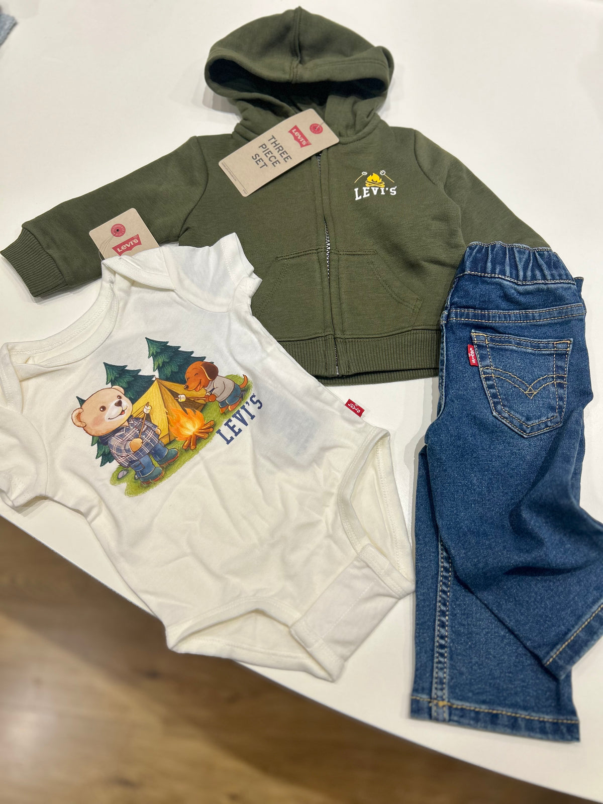 Set felpa t-shirt jeans Levi’s