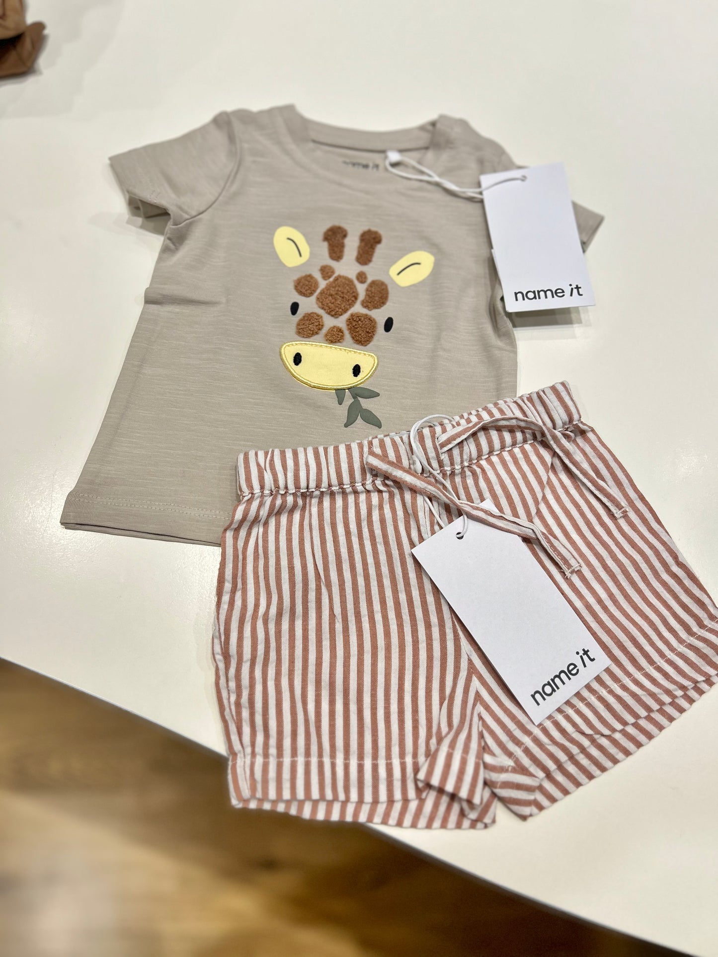 Completo bermuda rigato e t-shirt🦒🐘