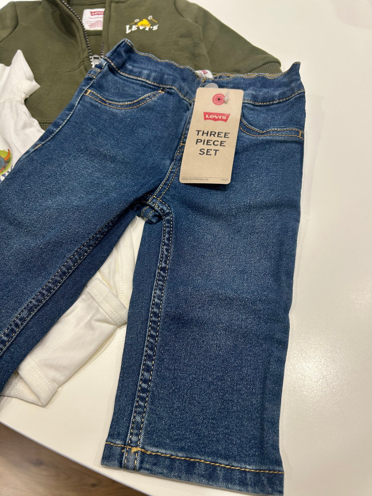 Set felpa t-shirt jeans Levi’s