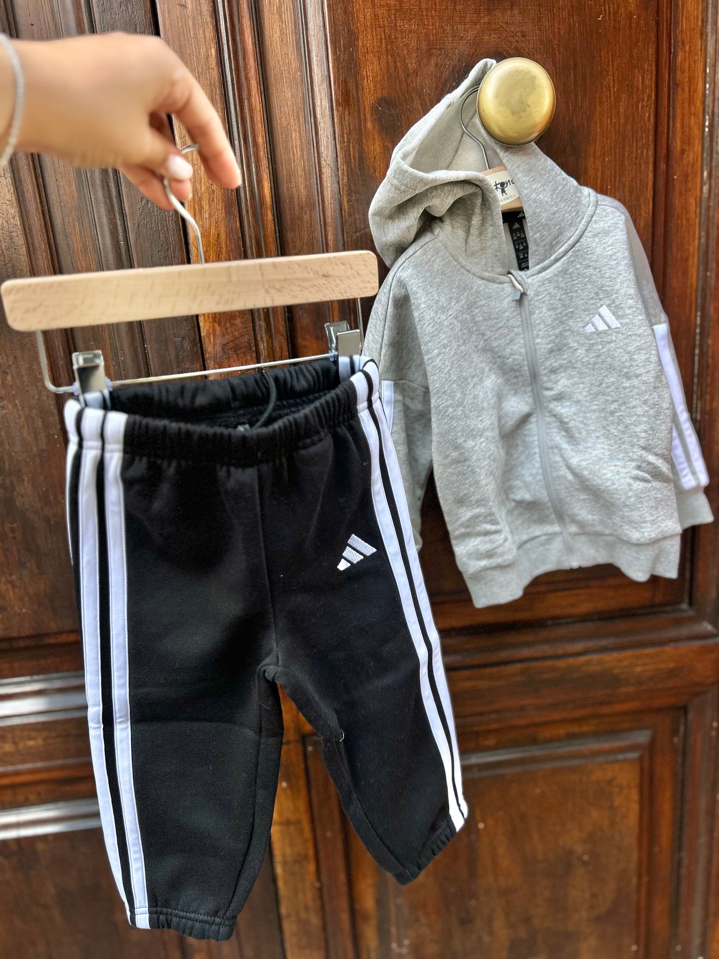 Tuta con zip felpata grigio/nero