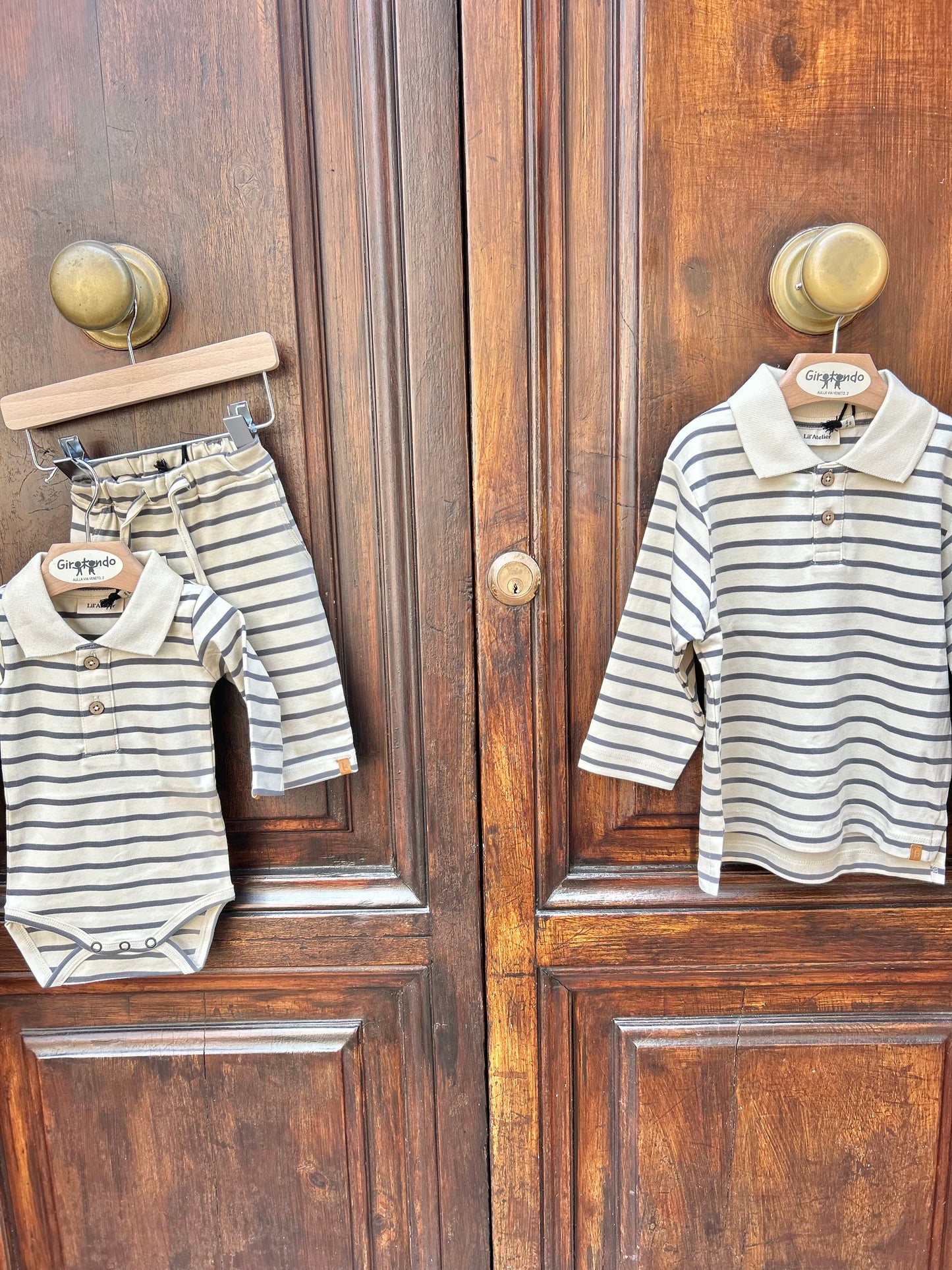 Completo polo e pantaloncino rigato