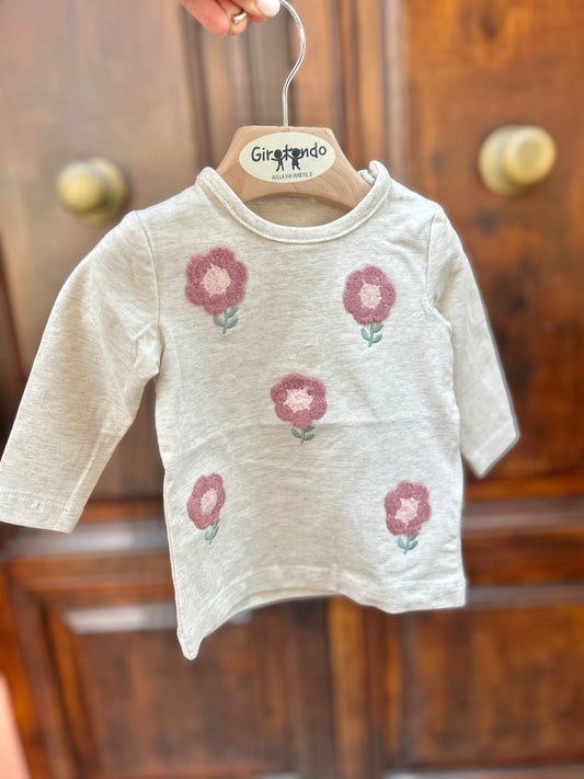 T-shirt con fiorellini crochet