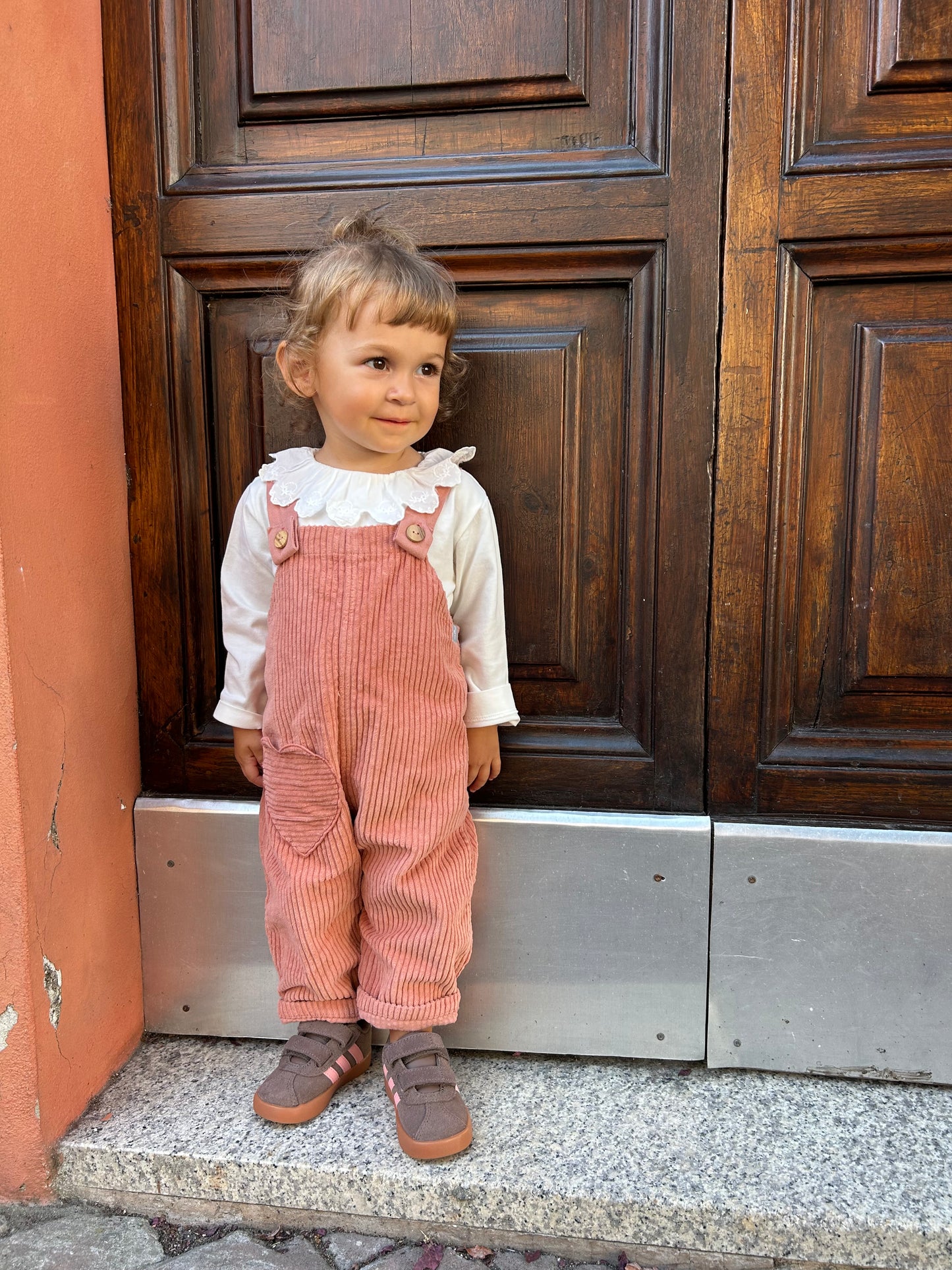 Completo salopette e body con colletto