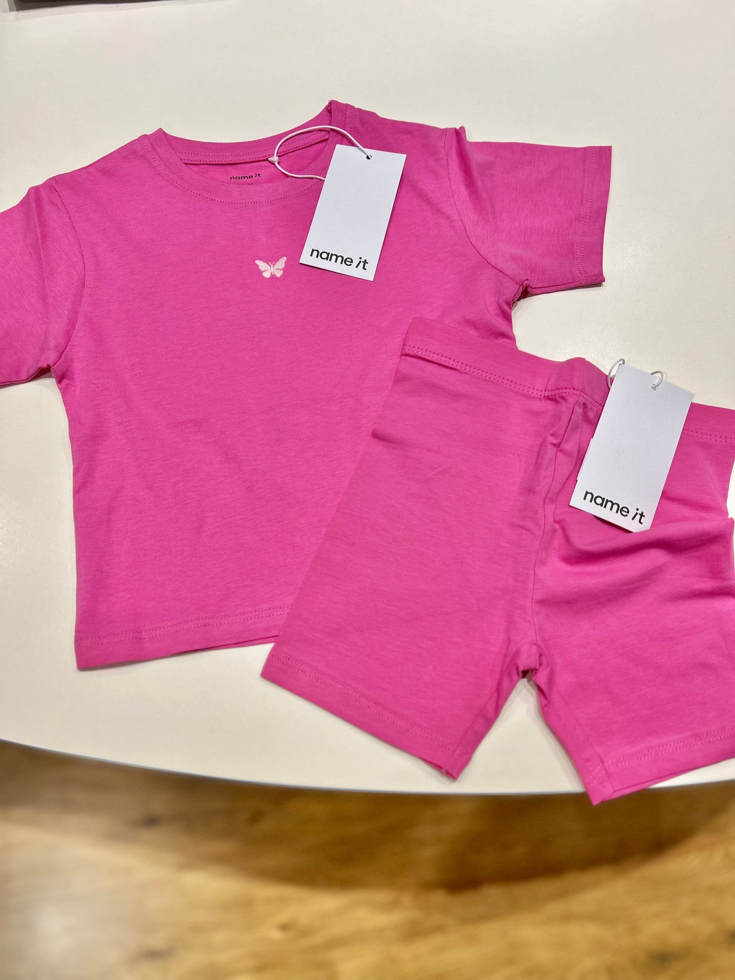 Completo t-shirt e ciclista