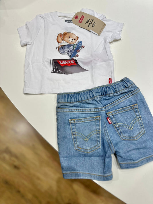 Completo jeans e t-shirt