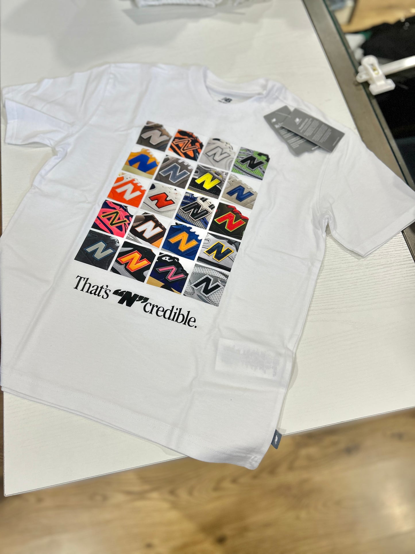 T-shirt N logo