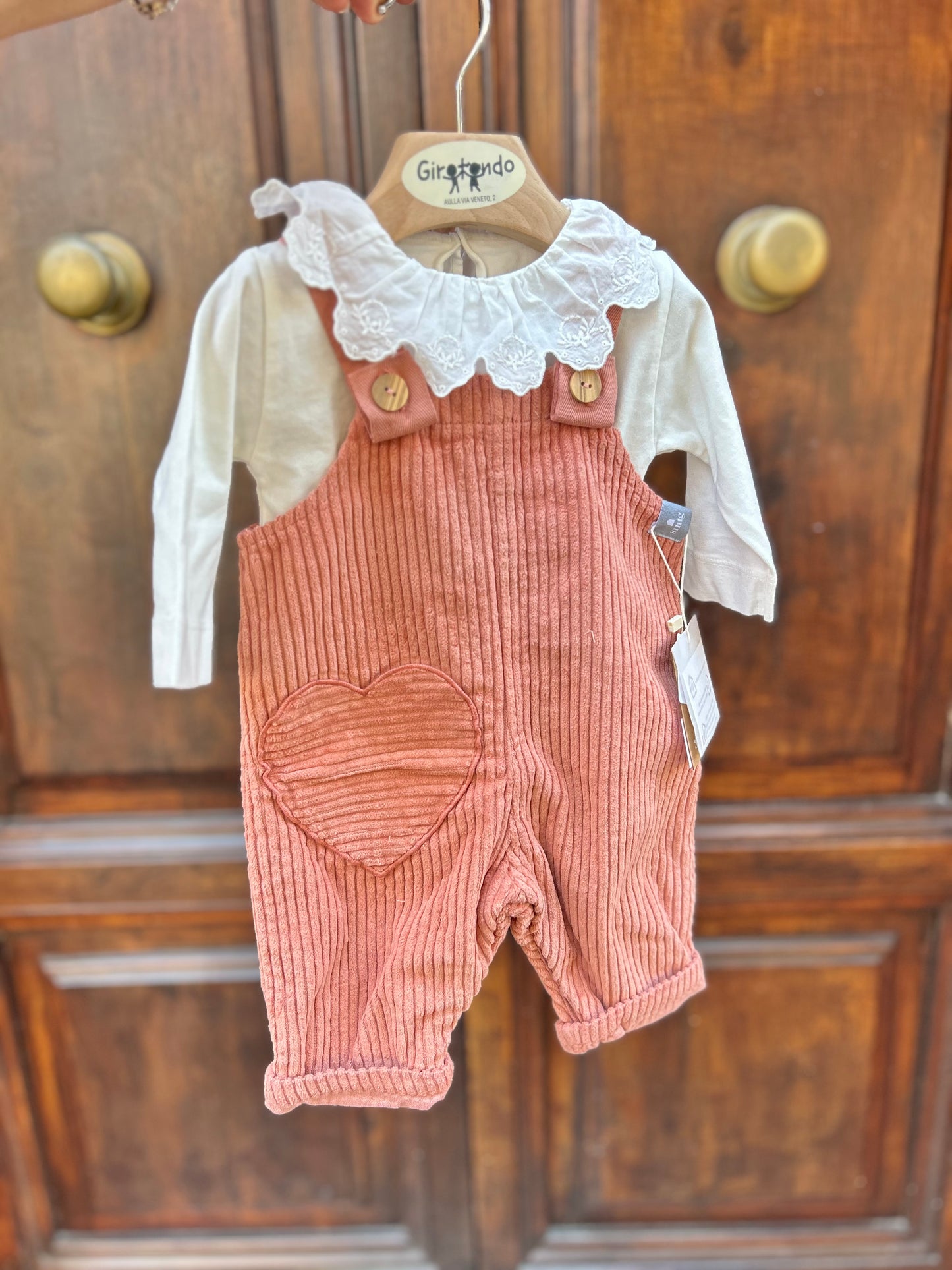 Completo salopette e body con colletto