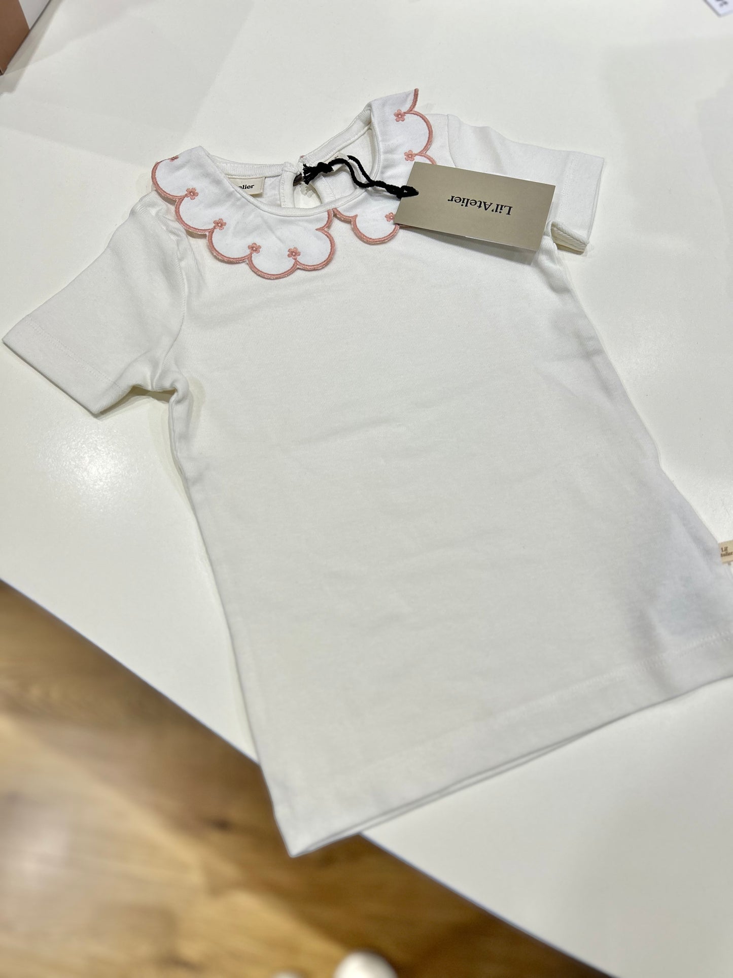 T-shirt con colletto ricamato