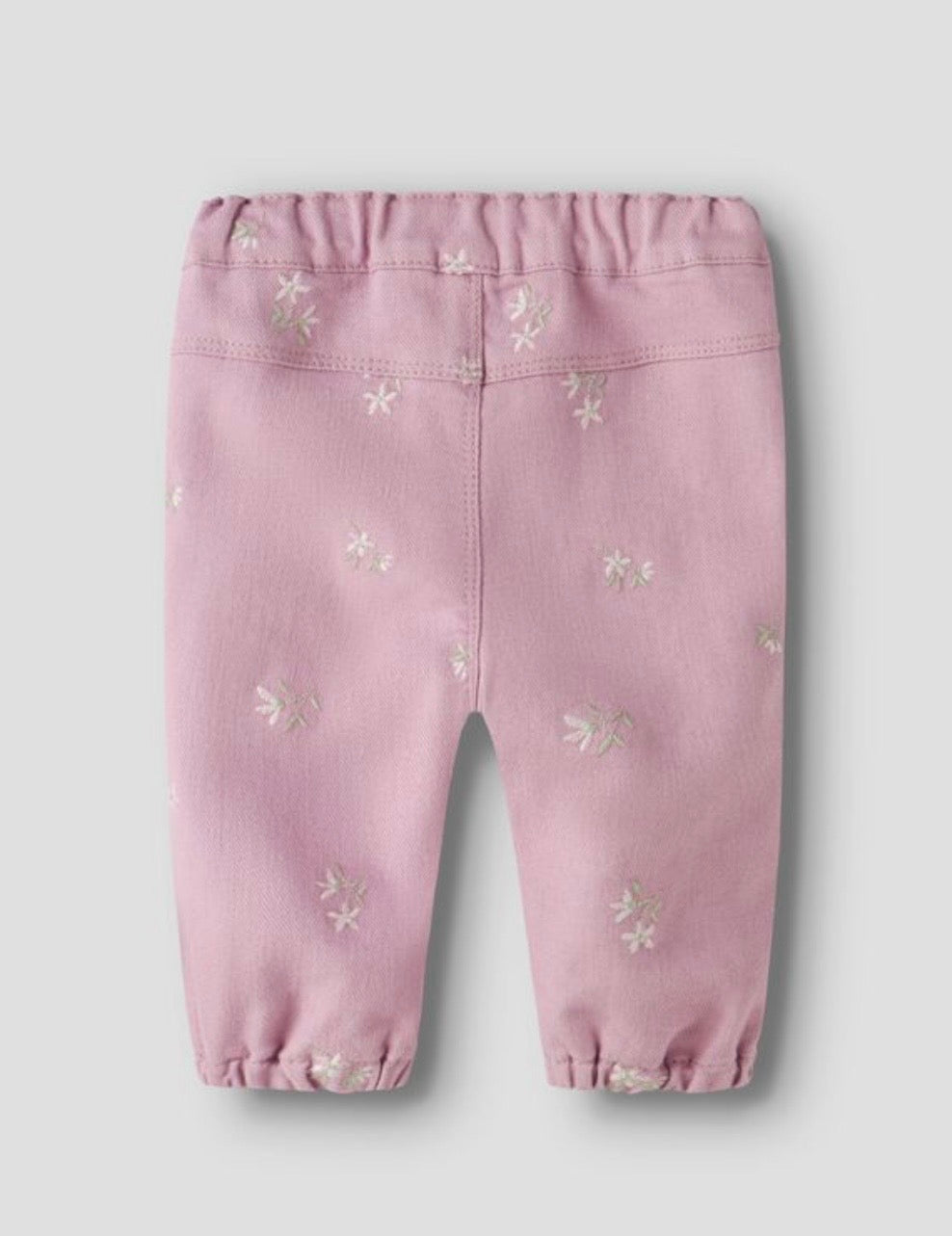 Jeans con fiori ricamati
