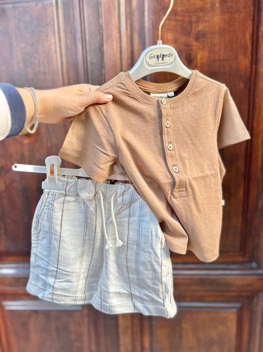 T-shirt cammello con bottoncini