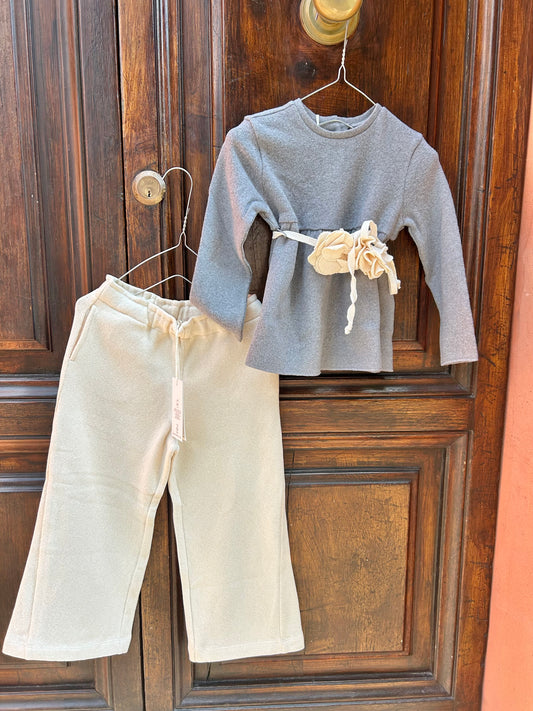 Completo grigio e panna