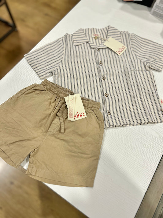 Completo bermuda e camicia rigata