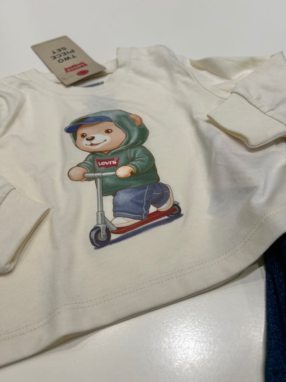Set Levi’s con jeans e t-shirt